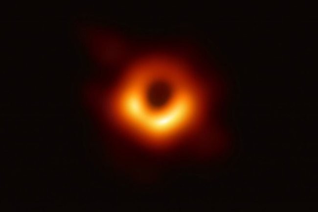 Внутри Солнца может быть черная дыра: что известно о пугающем предположении астрофизиков