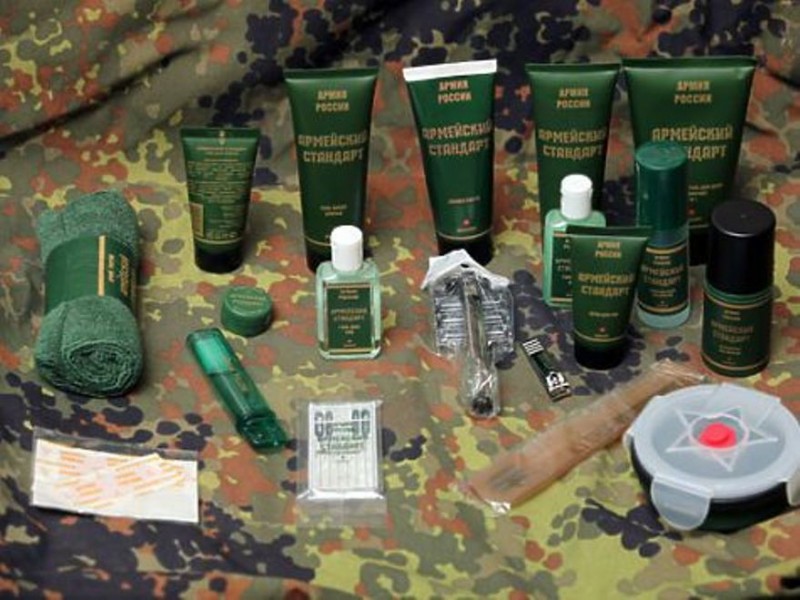 За солдатами ухаживают. Армейский несессер "армия России". Военный набор для гигиены. Набор для военнослужащего. Гигиенический набор для военнослужащих.
