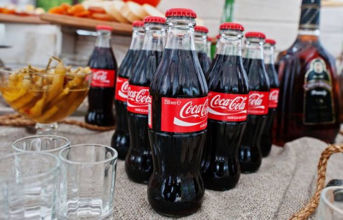 Ушедшая из России Coca-Cola пытается защитить восемь своих товарных знаков