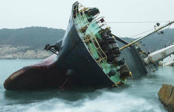 Сторожевой корабль ВМС Украины «Подолье» затонул в Одесском порту после удара