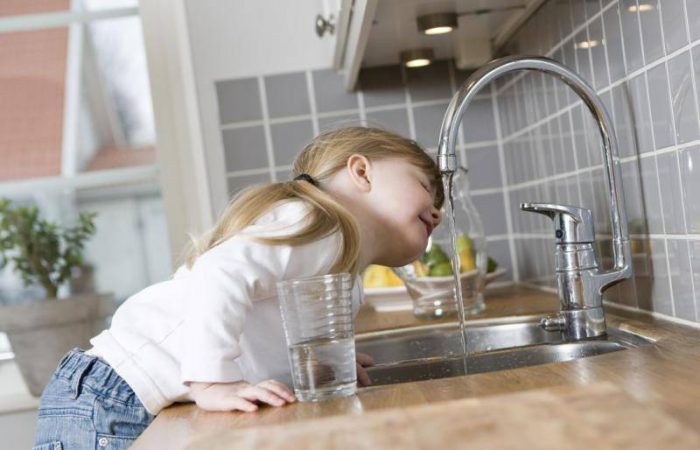 Вода — источник жизни: Как за месяц научиться пить 2 литра в день