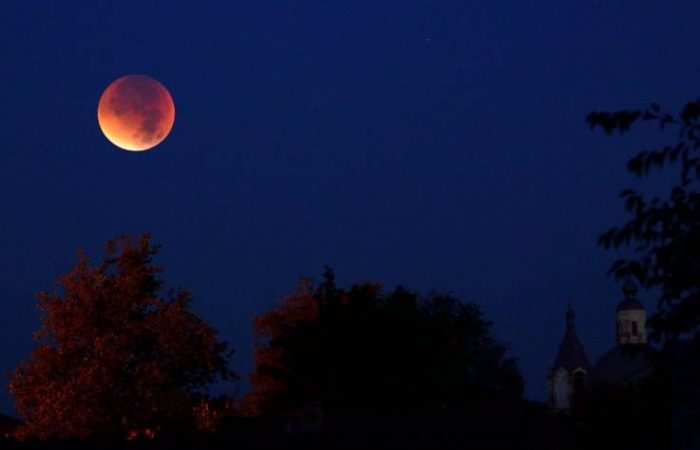 Как увидеть затмения в 2026 году: календарь событий