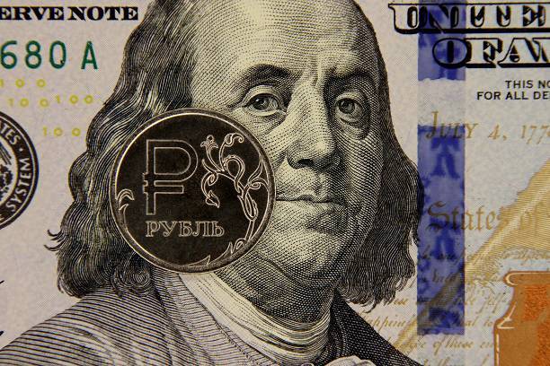 Поворотный момент для рубля: эксперты рассказали, на какой уровень выйдет курс валют