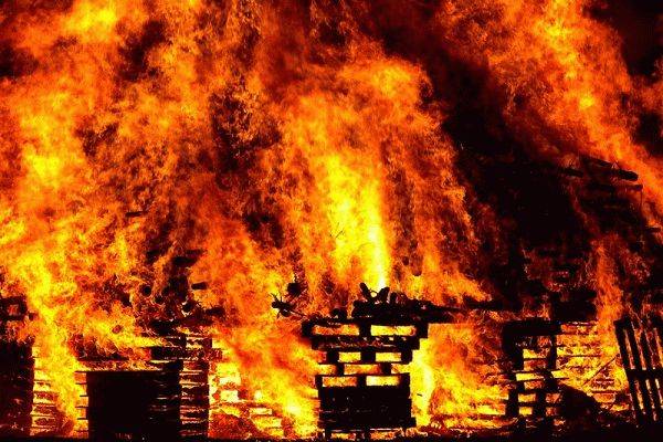 В Севастополе возросло количество жертв пожара в бытовках 