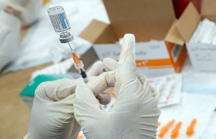 Европа скрыла от общественности смертельную побочку своей вакцины: что известно о скандале