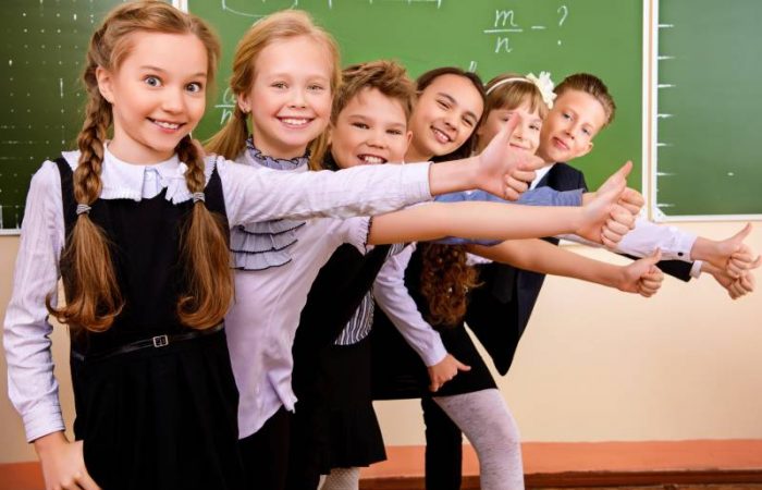 Мамы школьников задаются вопросом как сделать подарок классному руководителю на 1 сентября оригинальным