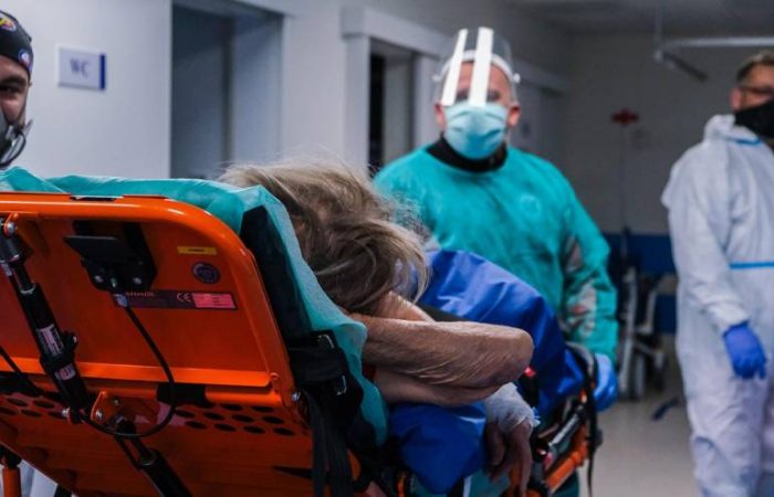 На первые симптомы и признаки болезни Альцгеймера люди часто не обращают внимания