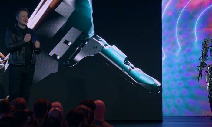 Мечты хозяек уже реализуются: Илон Маск презентовал нового робота-помощника