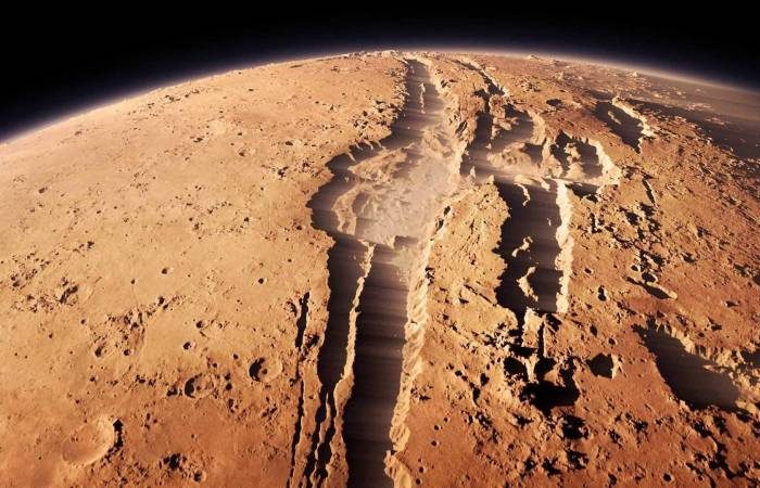 Подозрительный астероид: Загадочный объект наблюдают в окрестностях Марса