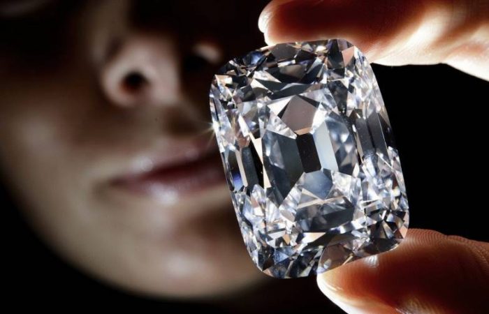 Новые структуры готовы взять на себя экспорт алмазов: планы Минфина