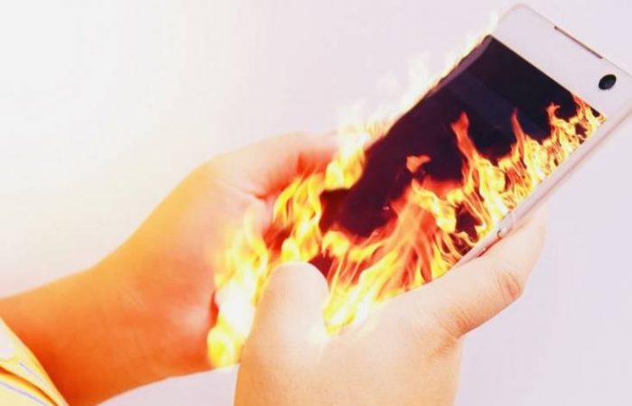 Главное не перегреть! Эксперты дали советы, как пользоваться смартфоном в жару