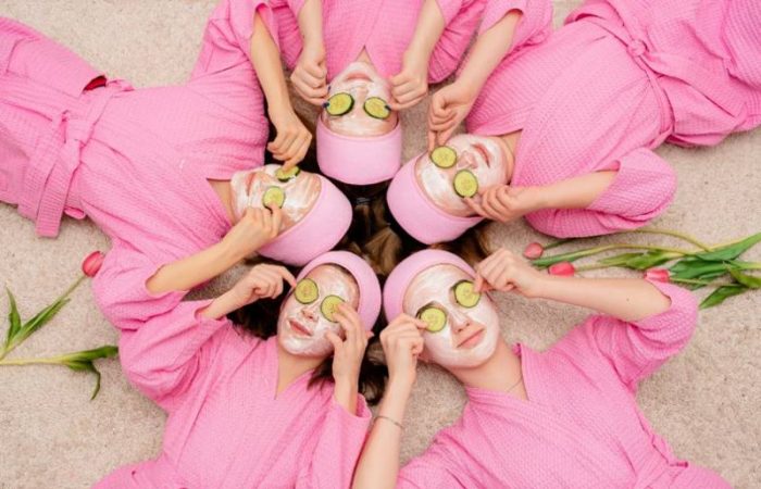 Косметика для детей: как бьюти-индустрия формирует новые идеалы