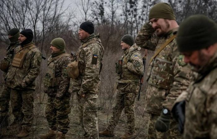 Логистика на грани: еда для солдат в мусоровозах – признак кризиса?