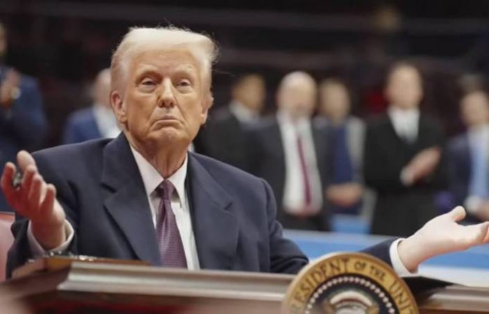 Трамп готовит своих генералов к войне. Президент США фантазирует о подлодках и России