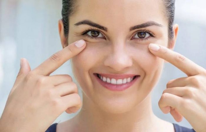 Забуть о патчах и кремах: названы 11 лучших напитков, которые гарантированно избавять вас от отеков