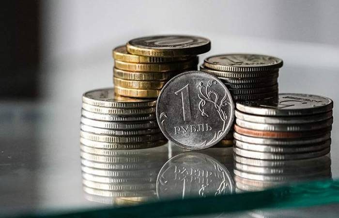Эксперт рассказал, почему снижается курс рубля