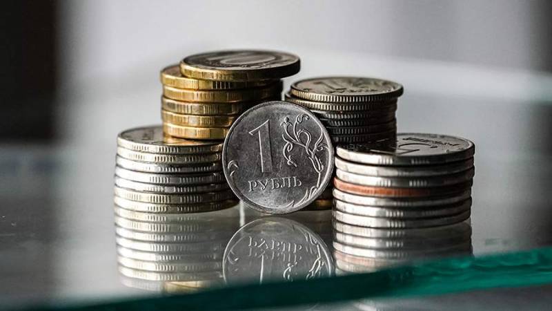 Почему снижается курс рубля: ответы финансистов