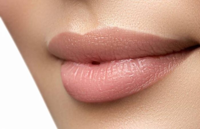 Как правильно подготовить губы перед нанесением матовой помады