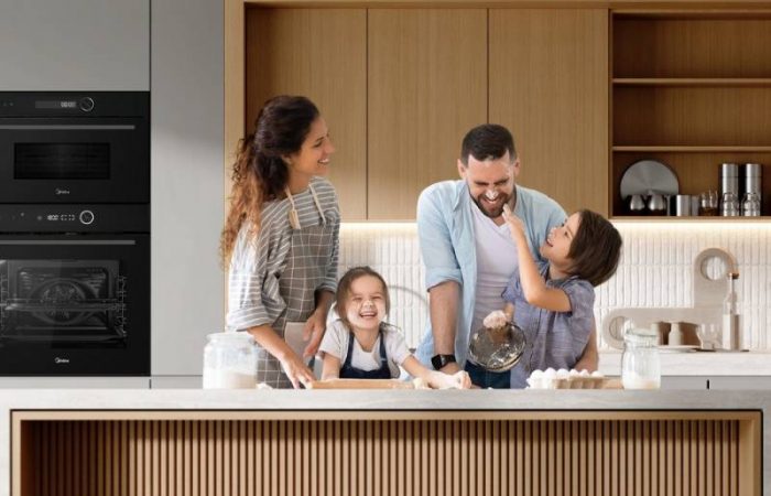 Midea и Александр Белькович показывают, что кухня может быть простой