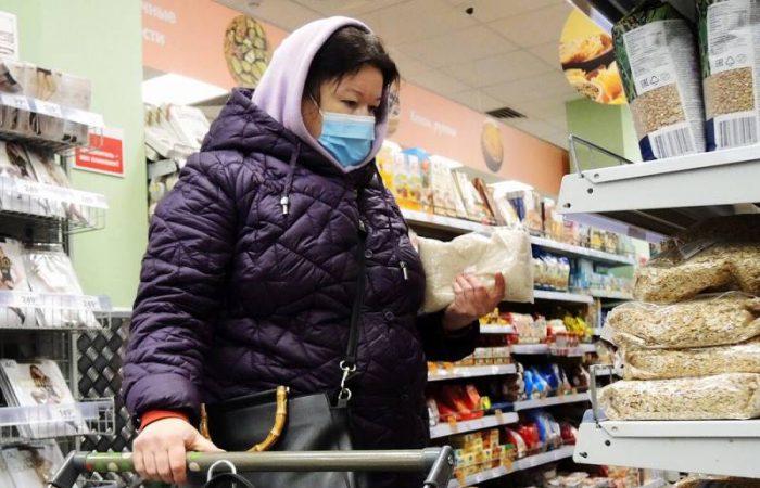 Ключевые продукты питания россиян подешевели наперекор общему росту цен