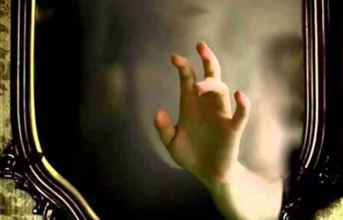 Скрытые секреты: что стоит за закрытием зеркал при похоронах?