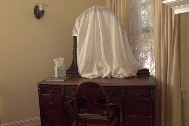 зачем закрывать зеркала в период траура