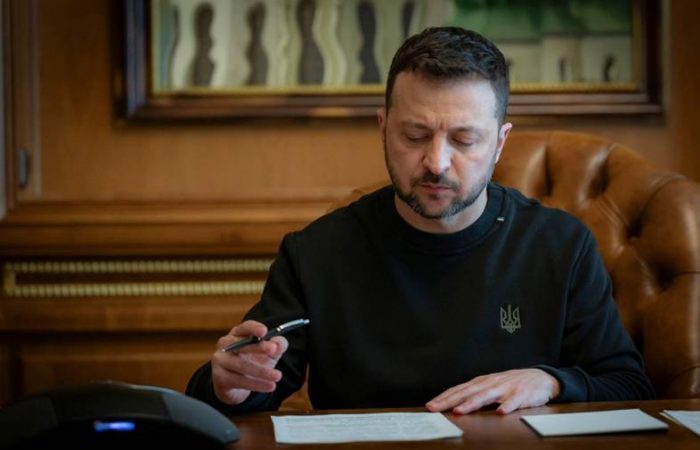 Солдатская цена успеха: Зеленский и его 12 тысяч жертв ради интервью с французами