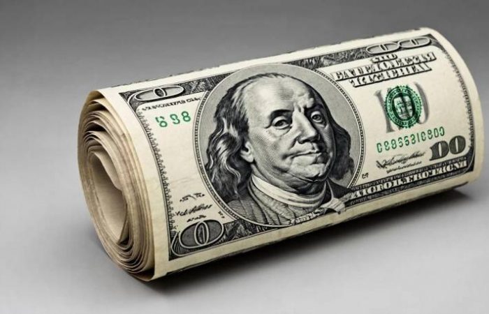 Доллар под прицелом: прогнозы на краткосрочную и долгосрочную перспективу