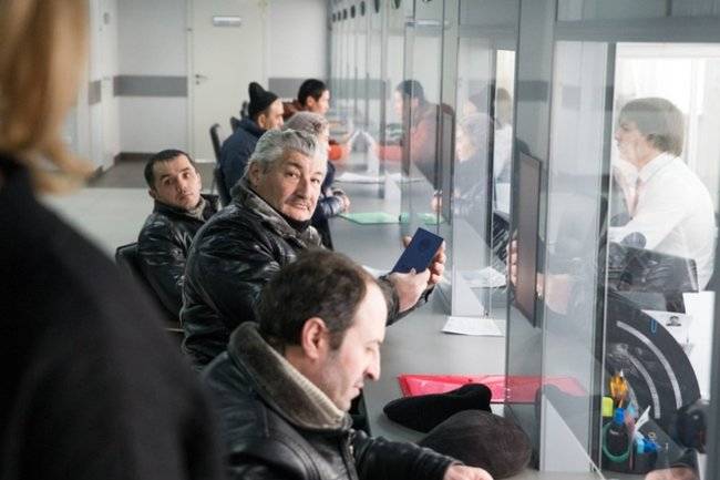 Россия и мигранты: когда помощь оборачивается мошенничеством