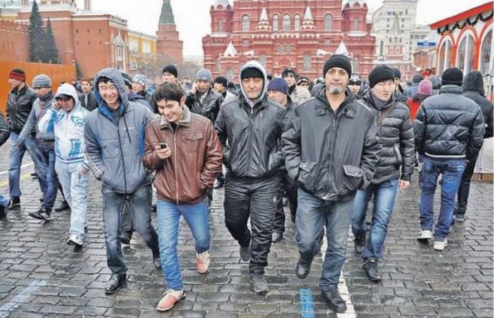 «Терпи, это наша земля»: депутата Воропаеву травят мигранты за предложение о платной школе
