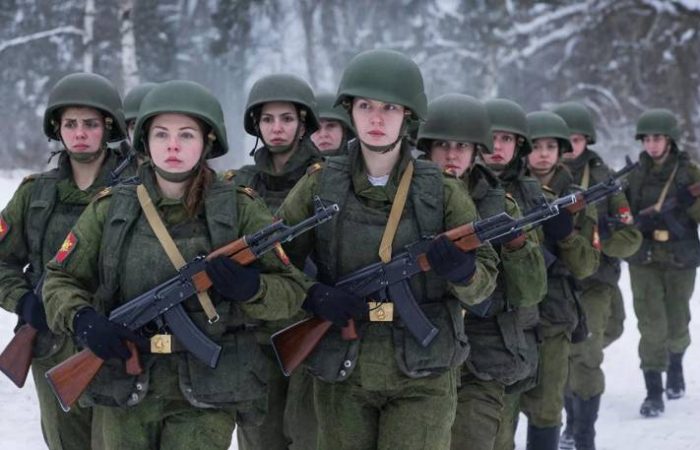 «Жена в окопы, я под юбку»: украинцы придумали новый способ откосить от мобилизации