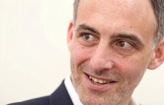 Внук агента Коминтерна выдвинулся в президенты Франции и вступил в предвыборную гонку