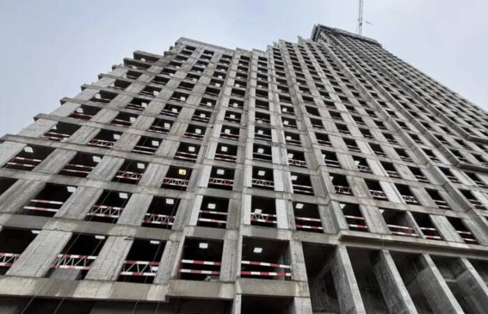 В квартале «Крылатская 33» строители начали фасадные работы в трех секциях